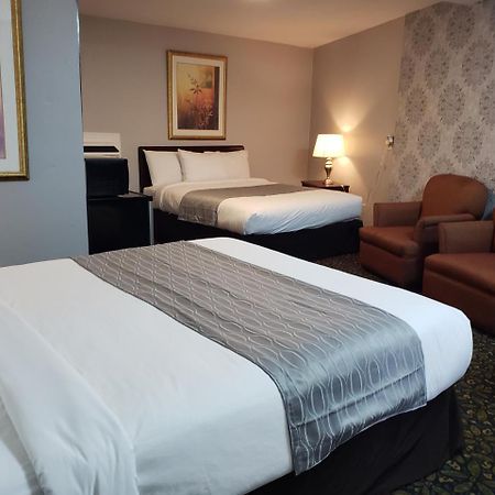 Regency Inn & Suites Cornwall Ngoại thất bức ảnh
