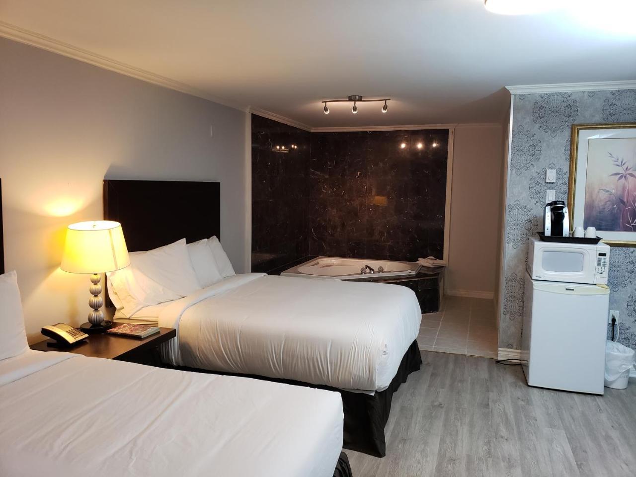 Regency Inn & Suites Cornwall Ngoại thất bức ảnh