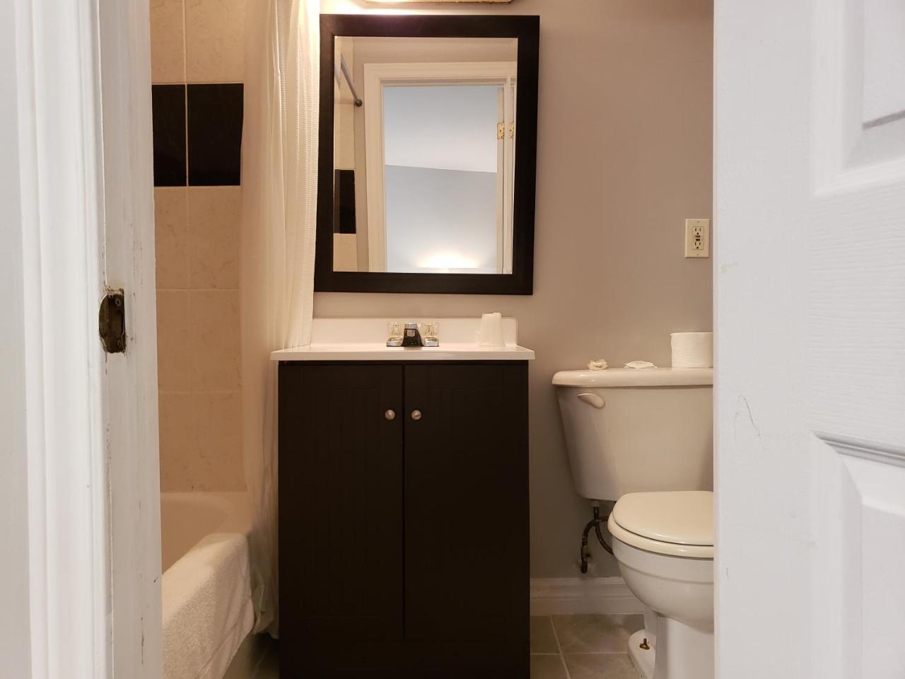 Regency Inn & Suites Cornwall Ngoại thất bức ảnh