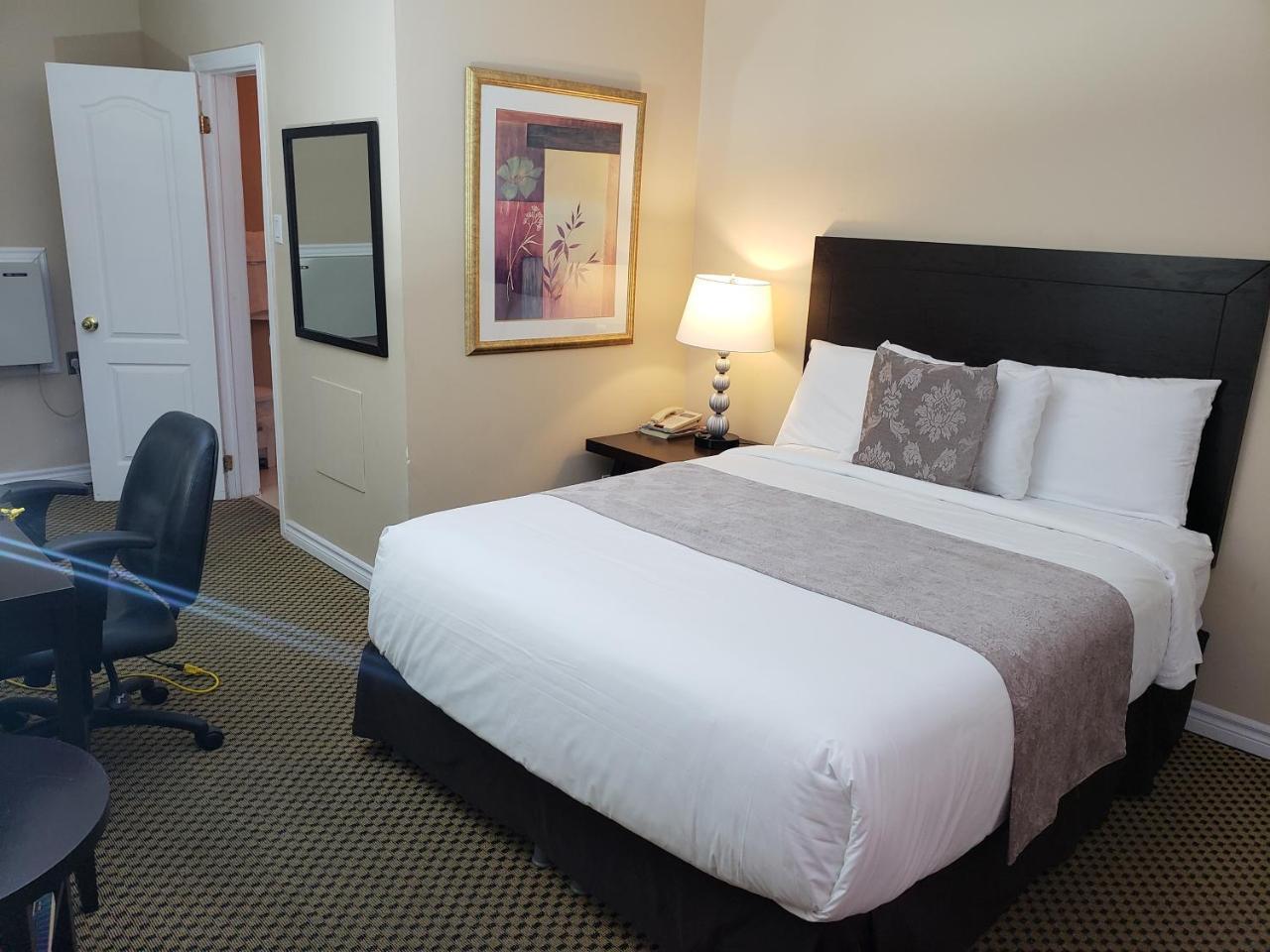 Regency Inn & Suites Cornwall Ngoại thất bức ảnh