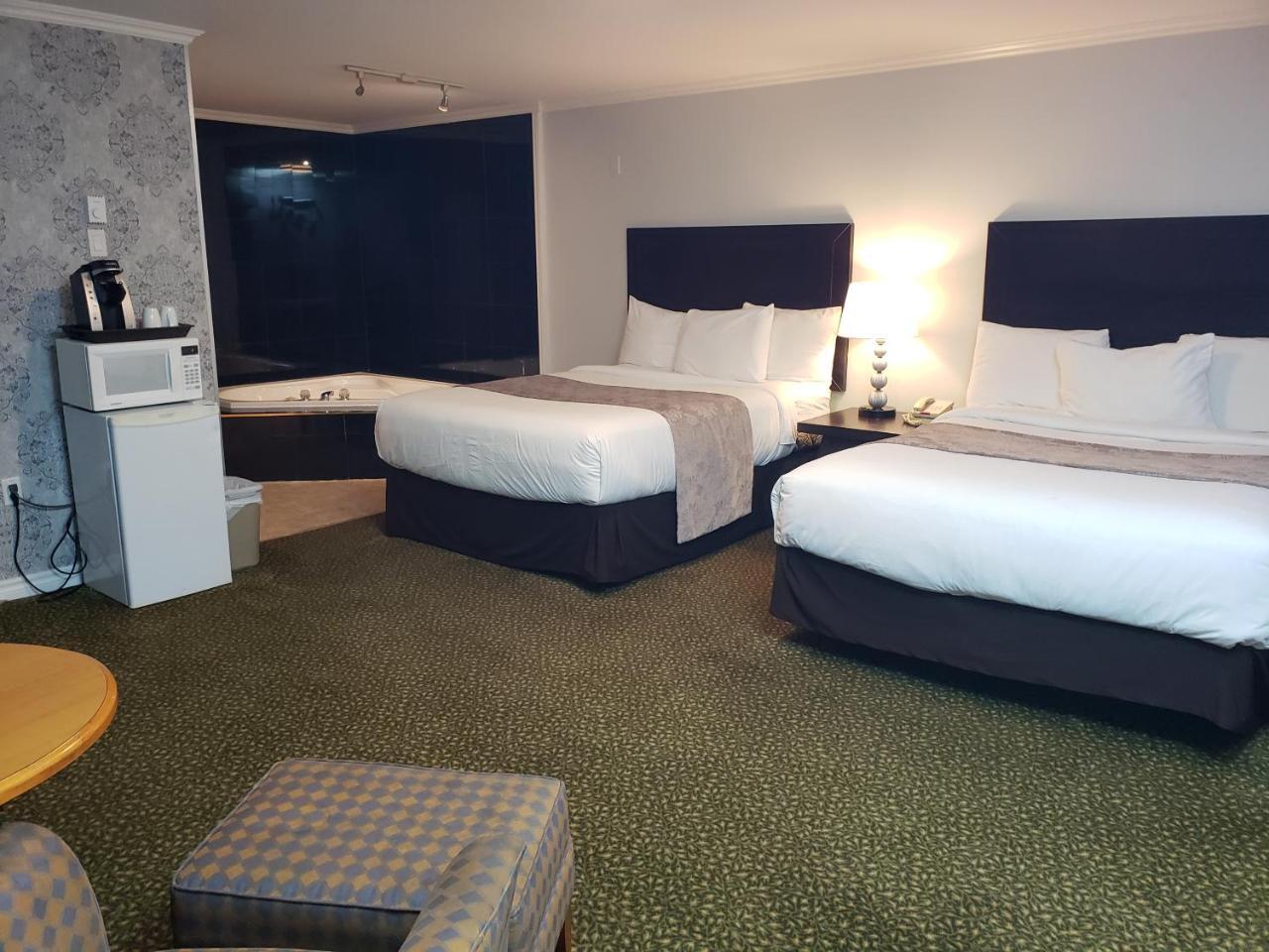 Regency Inn & Suites Cornwall Ngoại thất bức ảnh