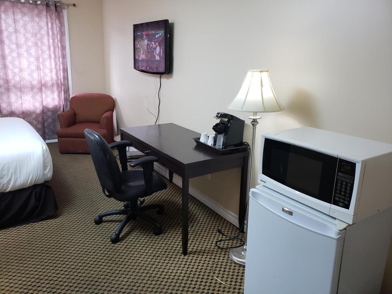 Regency Inn & Suites Cornwall Ngoại thất bức ảnh