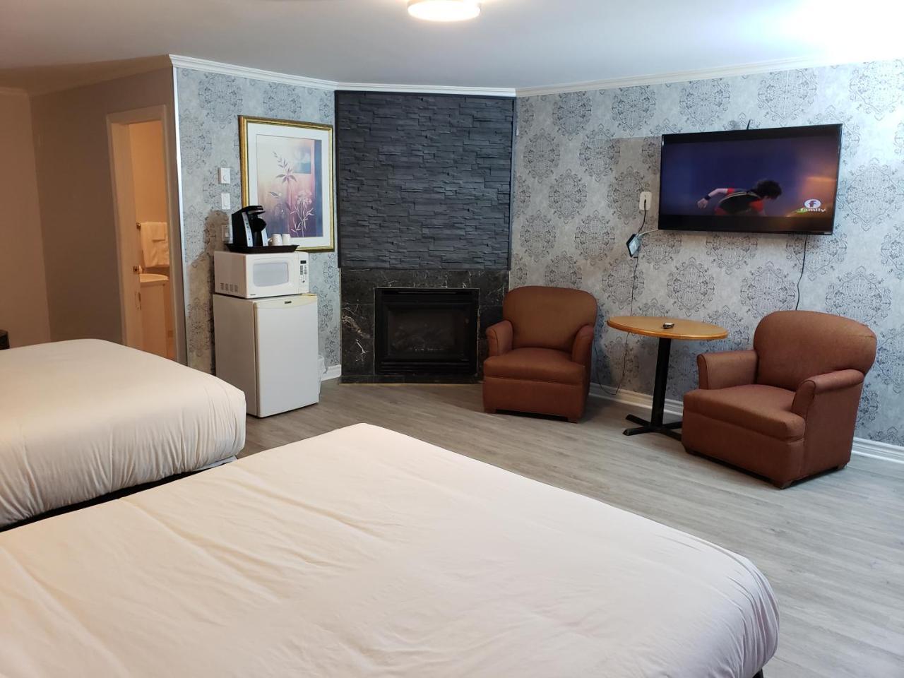 Regency Inn & Suites Cornwall Ngoại thất bức ảnh