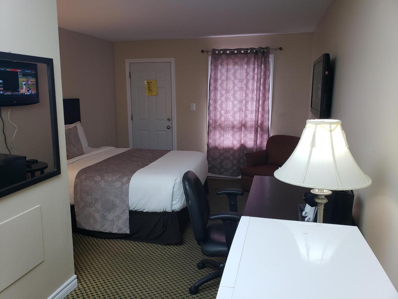 Regency Inn & Suites Cornwall Ngoại thất bức ảnh