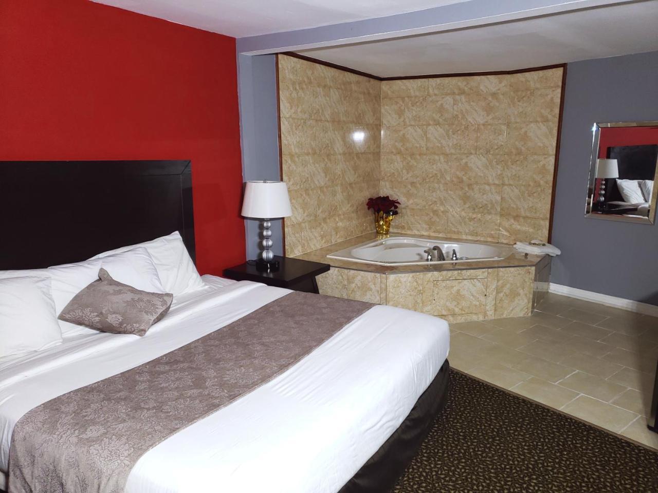 Regency Inn & Suites Cornwall Ngoại thất bức ảnh