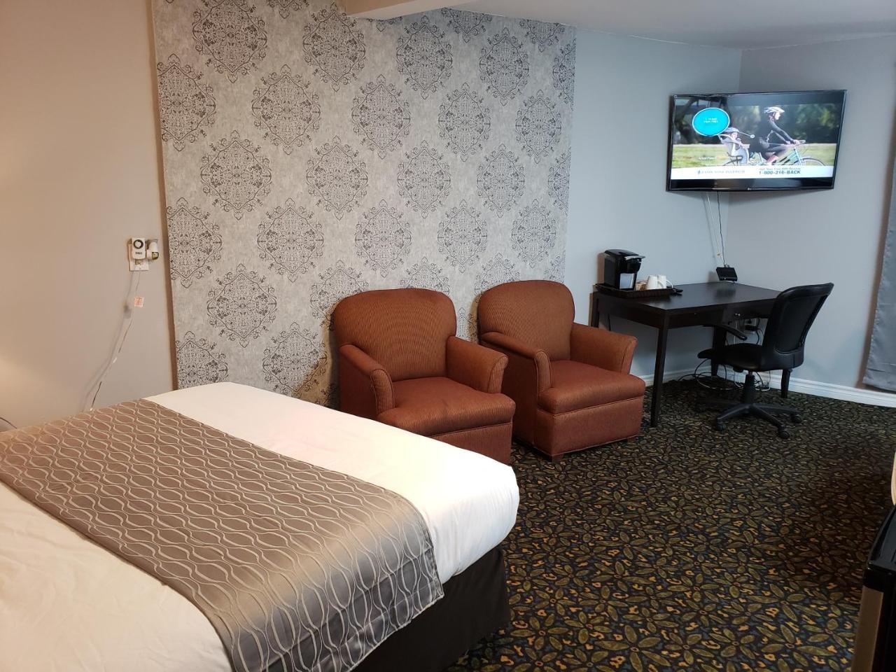 Regency Inn & Suites Cornwall Ngoại thất bức ảnh